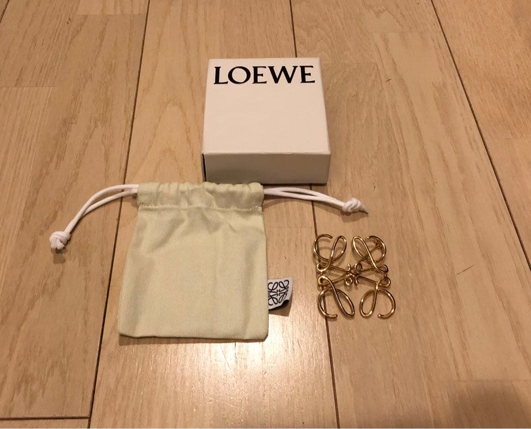 LOEWE ロエベ アナグラム ブローチ(メタル)ゴールド