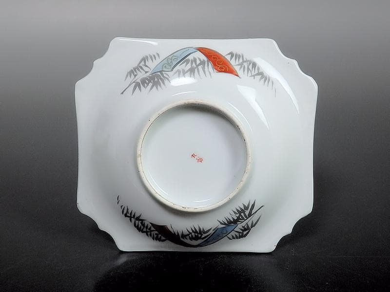 九谷　色絵　草花に蝶の図　角皿　5枚　D597A- BCp