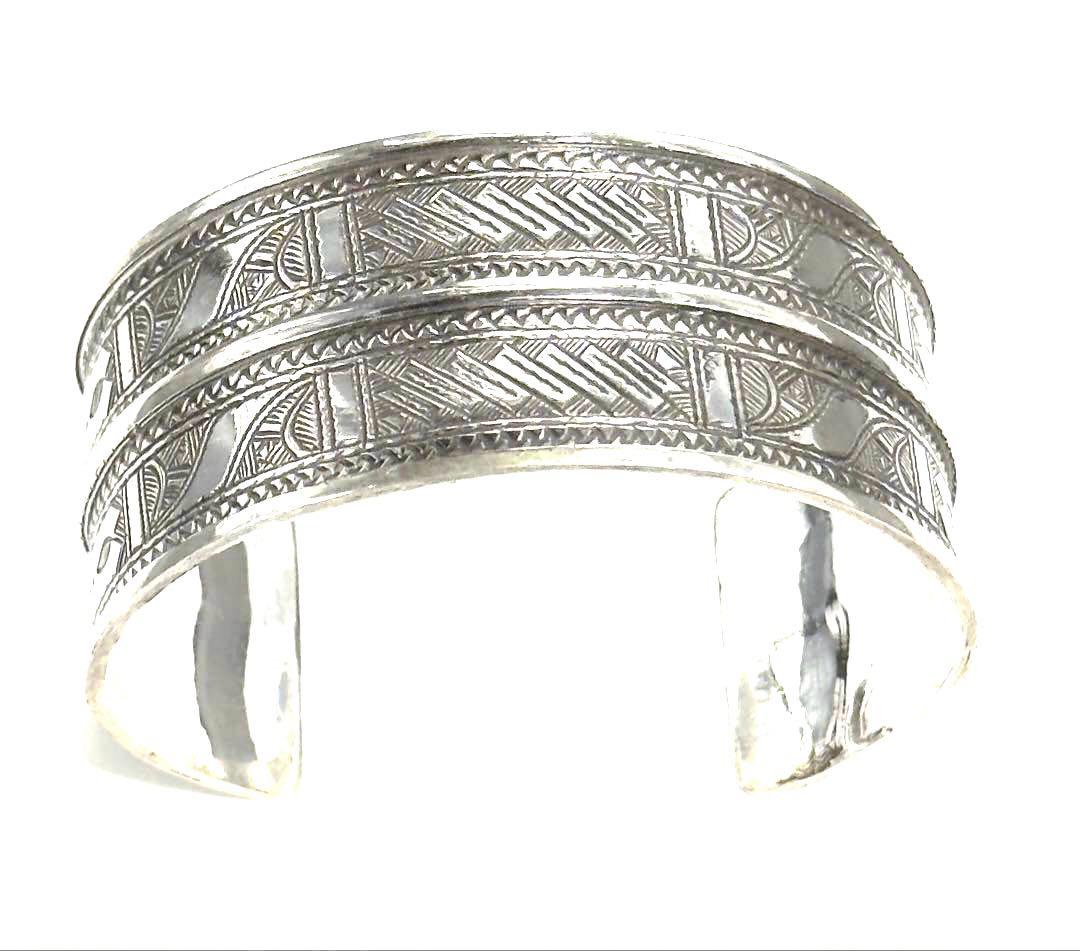 トゥアレグ族　ハンドメイド　シルバーバングル