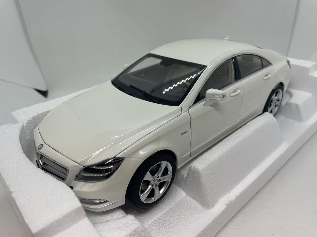 304-030 ノレブ 1/18 メルセデスベンツ CLS Coupe