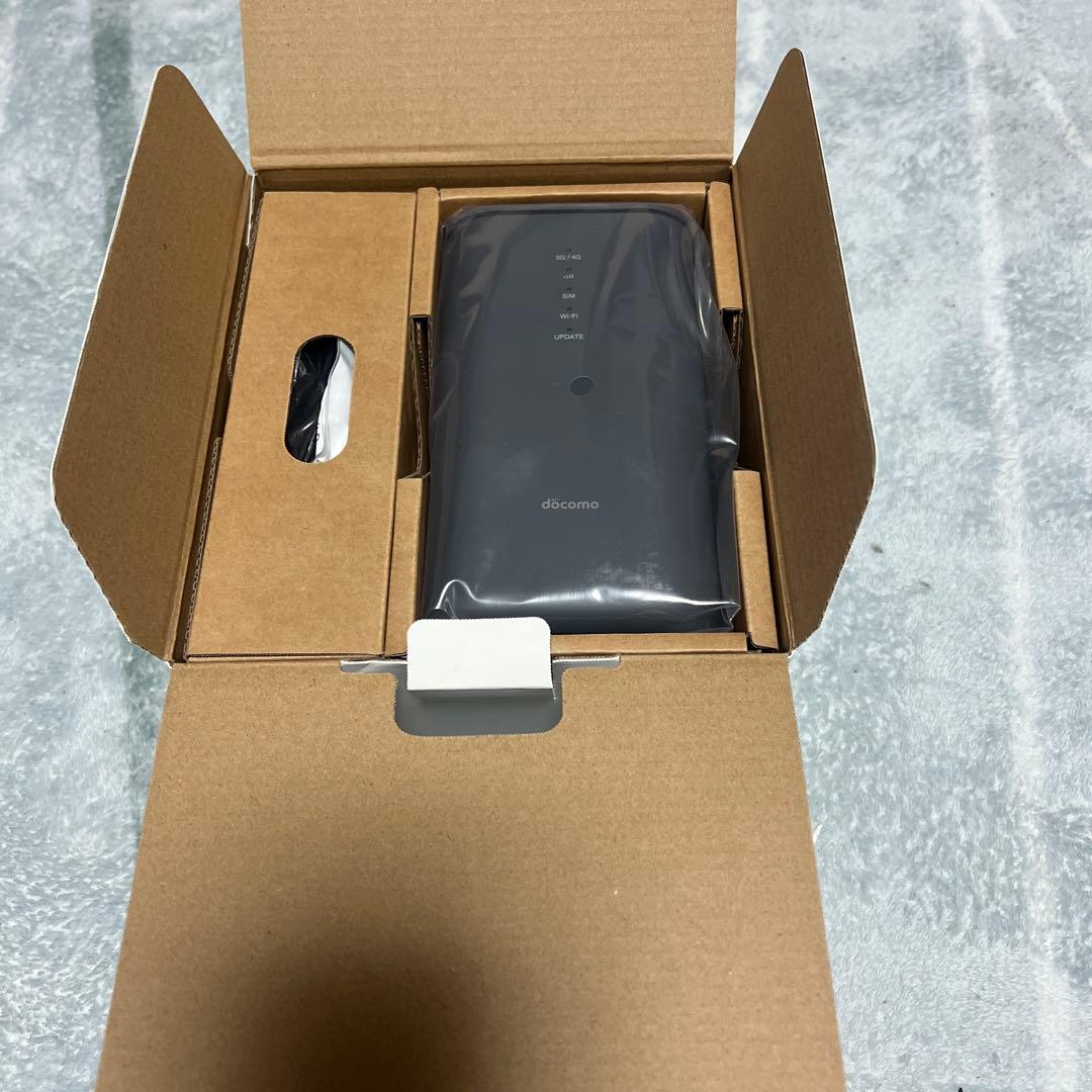 docomo  5G HR02 ダークグレー