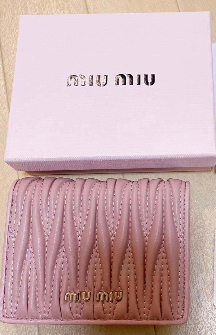 MIU MIU 二つ折り財布 ノベルティ
