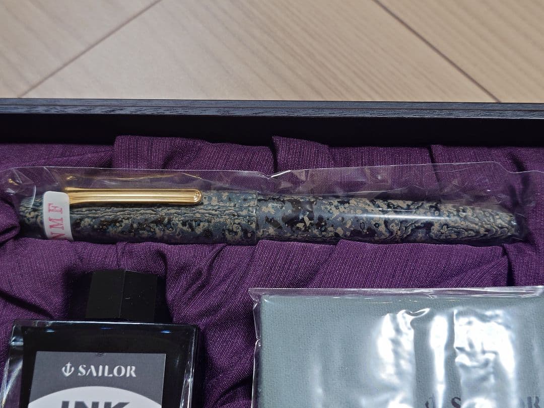 最終値下げ　SAILOR長刀研ぎエボナイト 万年筆「雪景」21K NMF