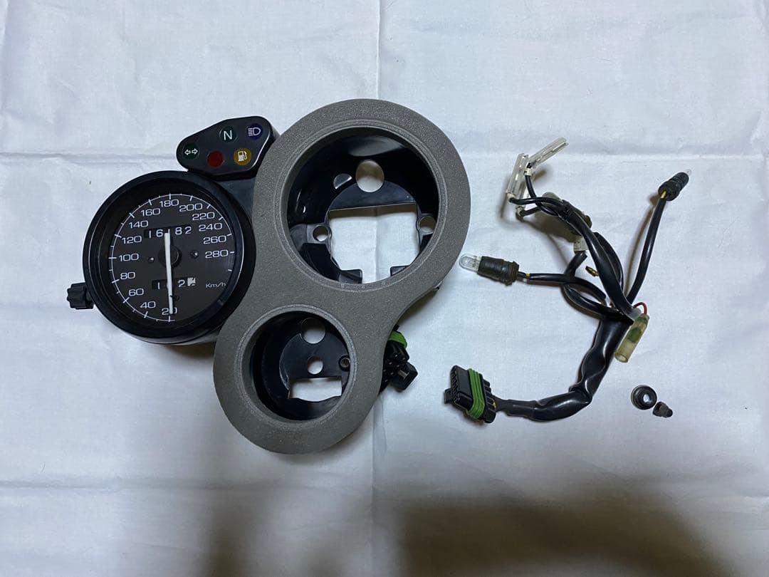 ドゥカティ 748、916、996系 純正スピードメーター、メーターケース　良品