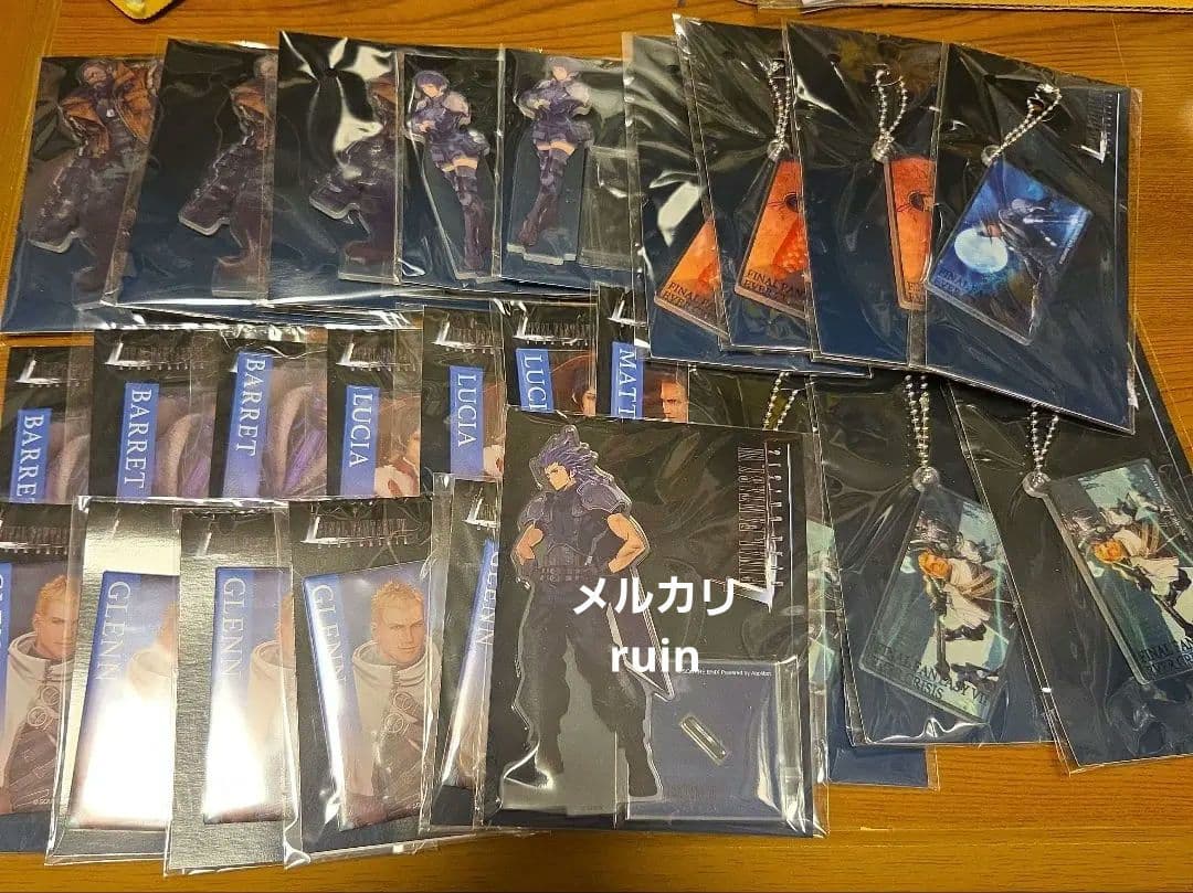 ファイナルファンタジー7 エバークライシス アクリルスタンド 缶バッジ 25点