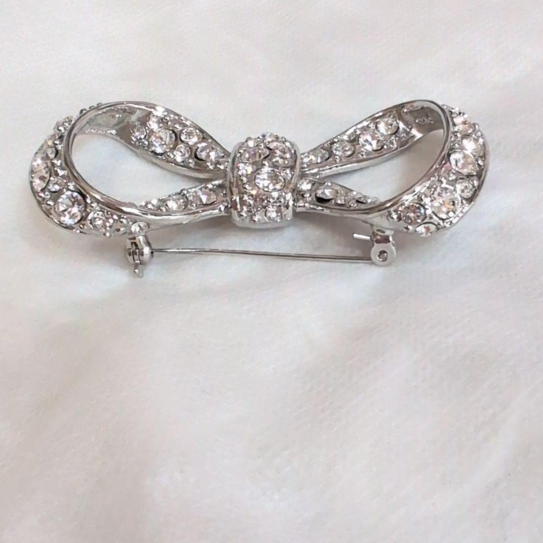 未使用級✨ルネ リボンモチーフブローチ クリスタルビジュー シルバー
