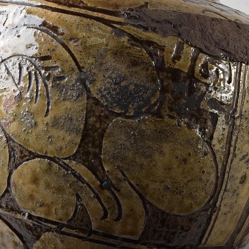 琉球陶器　壺屋焼　褐釉掻き落とし花文壺　時代箱　C　7752C