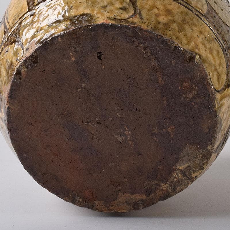 琉球陶器　壺屋焼　褐釉掻き落とし花文壺　時代箱　C　7752C