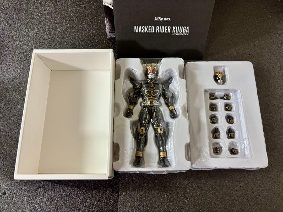 美品　仮面ライダークウガ アルティメットフォーム　ダグバ　真骨彫製法　フィギュア