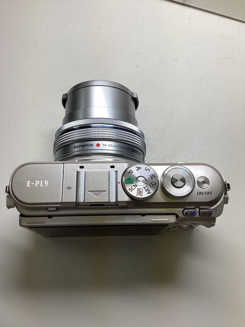 う*な様 OLYMPUS PEN E-PL6 シルバー レンズ付き　撮影可能