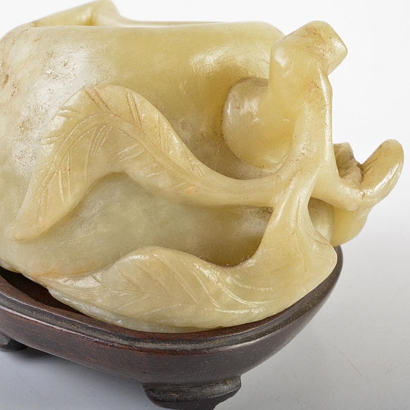 中国　玉石白玉彫刻　桃形　水孟　筆洗　唐木台・時代箱付　V　R7093