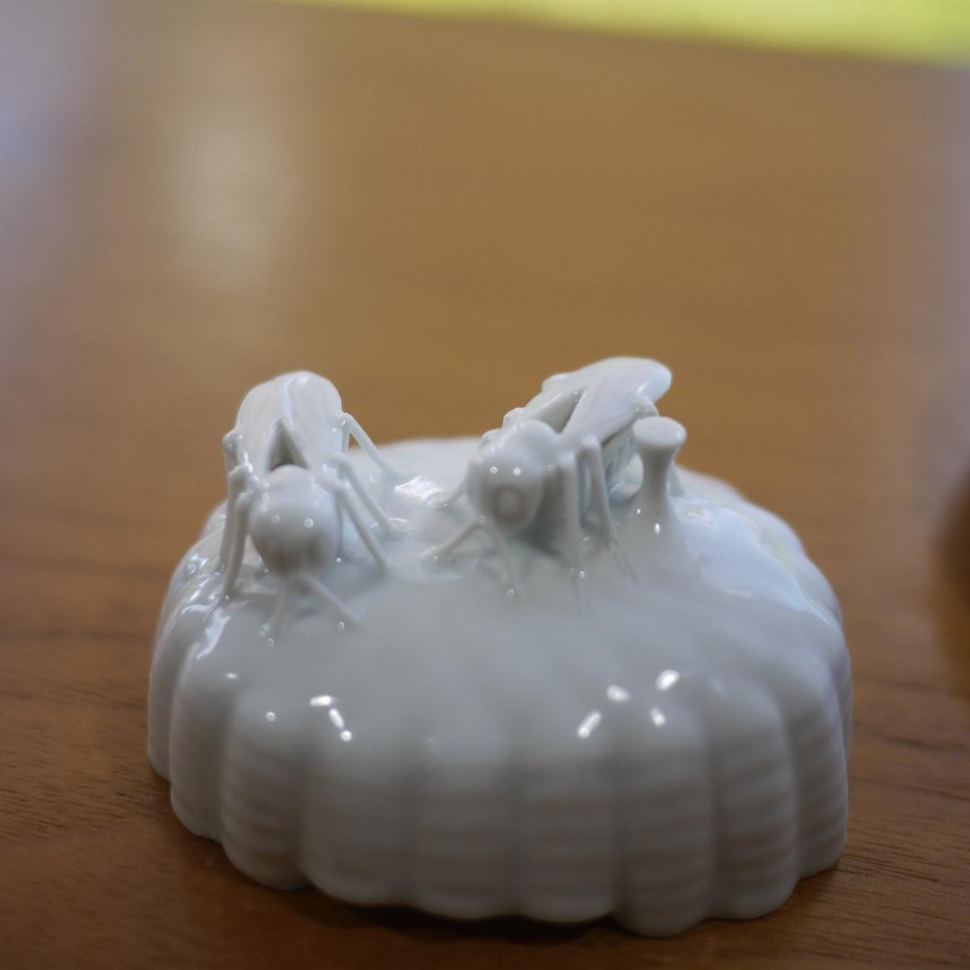 赤松白斎　蜂巣　白磁香合　透かし彫　白林窯　兵庫神崎　厄除け魔除け 縁起物仏像