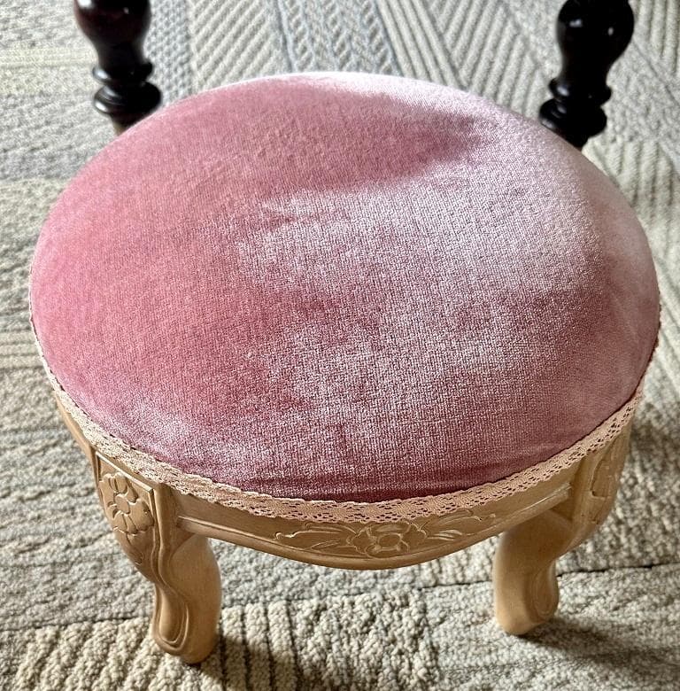 美品　張り替済み　フットスツール　足置き かわいいベビーピンク