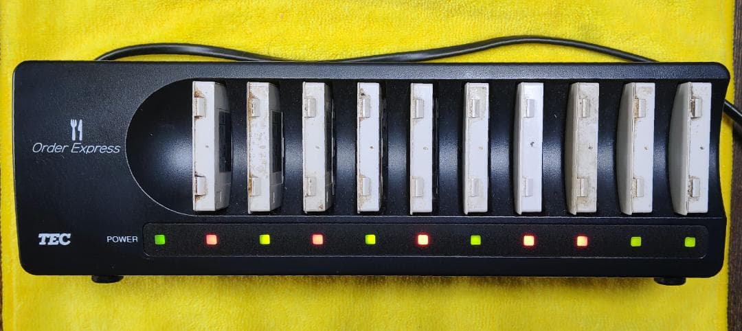 10ヶ月のみ使用品！安心のTEC完全整備品！TECハンディHTL-100用充電器