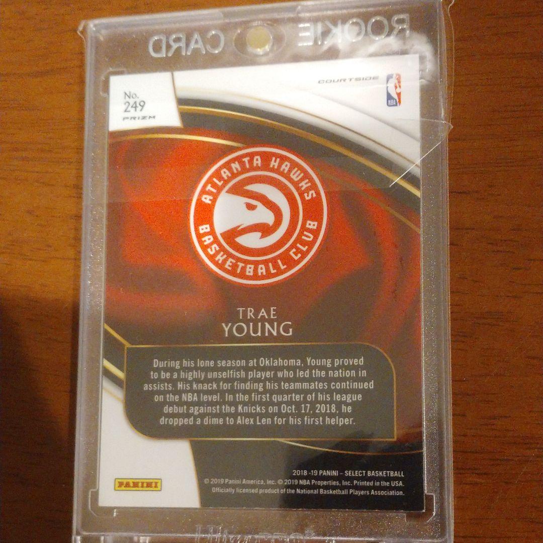 TRAE YOUNGのRC COURTSIDE