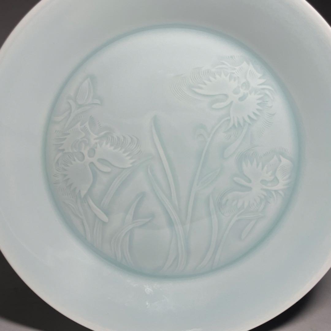 ◆名品 人間国宝 塚本快示 快山窯 青白磁鷺草文皿 共箱・共布付き◆