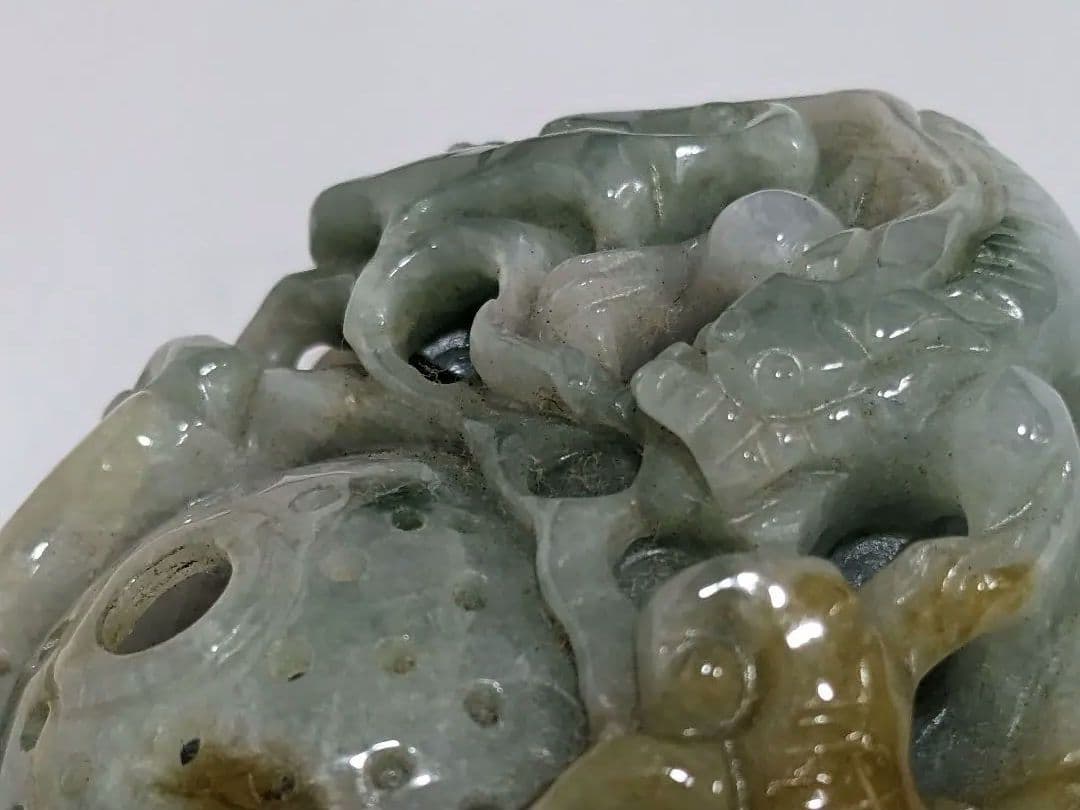 ♦中国美術工芸品 翡翠 蛙 龍 神獣文様 透し彫り 文鎮 ペンダント他 置物飾り