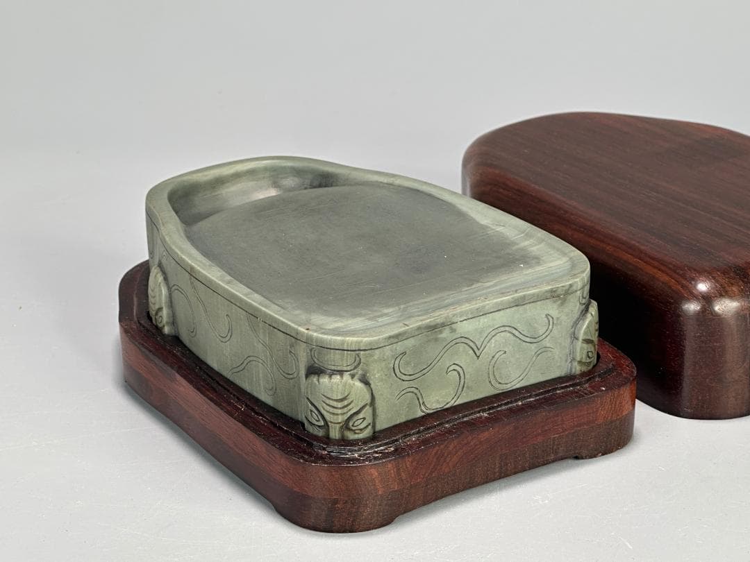 書道具　文房具　硯　緑端渓　旧蔵在銘　時代硯　唐木共箱