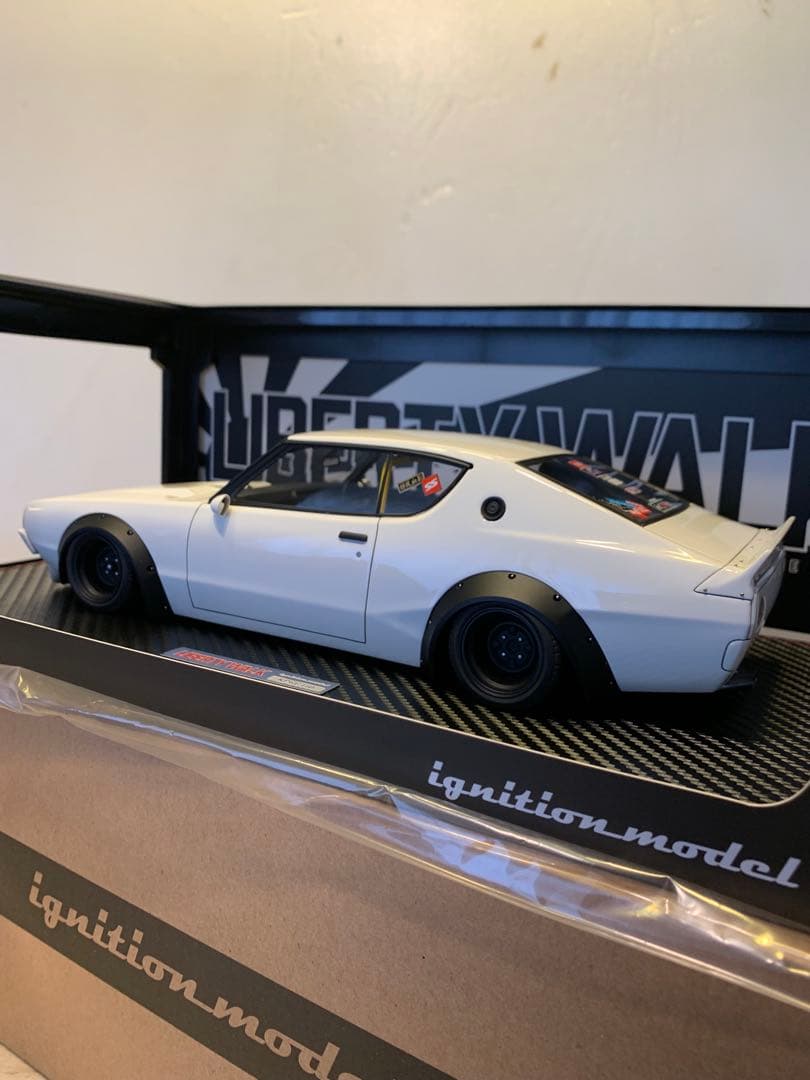 イグニッションモデル　1/18 LBWK ケンメリ ホワイト　0435
