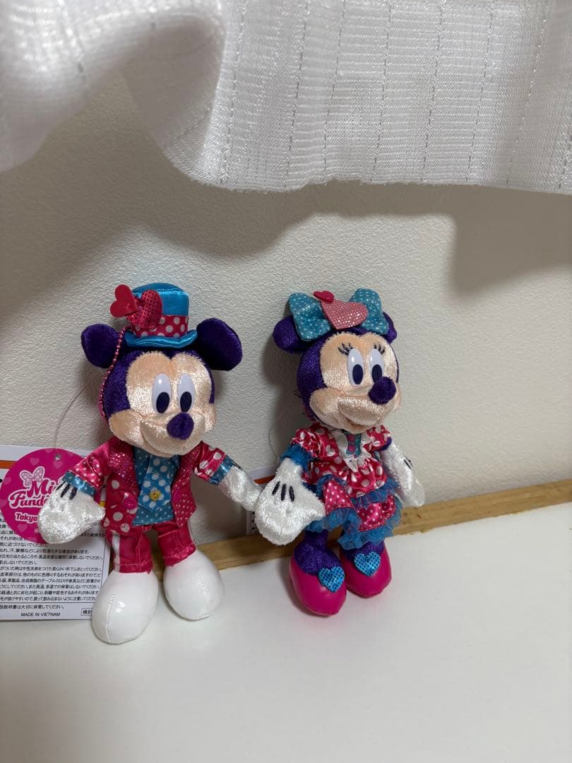 【新品タグ付き】ディズニー　ミニパル　ぬいぐるみバッジ　ミッキー　ミニーセット