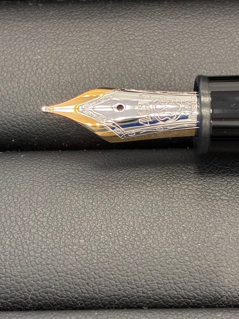 【美品】モンブラン　黒い万年筆 14K 金ペン先 モデル4810