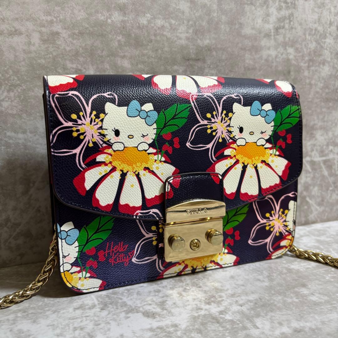 H250 美品✨FURLA フルラ　ショルダーバッグ　キティ　コラボ　チェーン