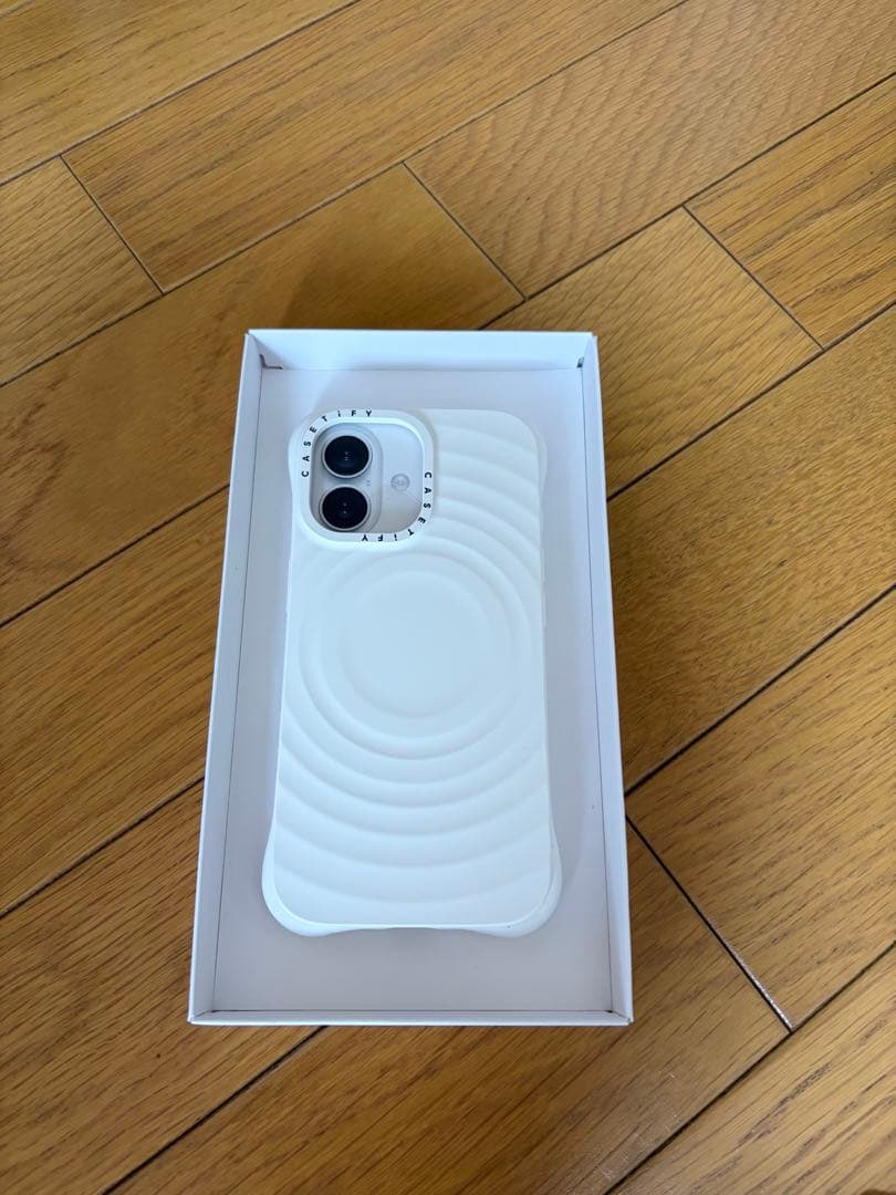 CASETiFY iPhone17用ウェーブシリコンケース　ホワイト