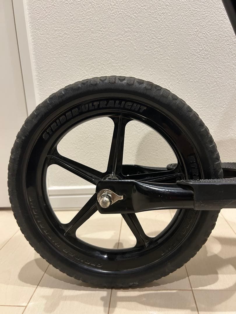 ストライダー ブラック 12インチ スポーツモデル 本体 ブラック 日本正規品