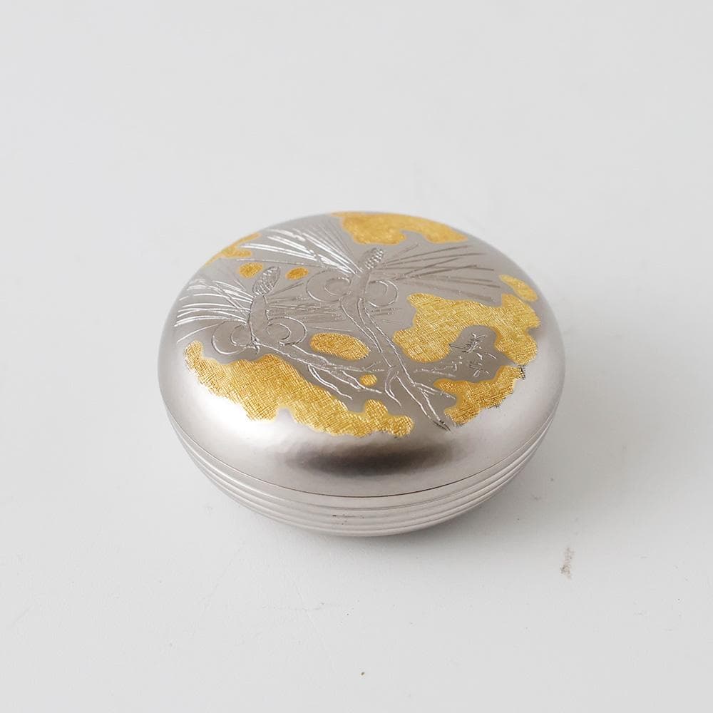 T金工家 帖佐美行 晴若花想 彫金香合 蓋物 共箱 彫刻巨匠 ボンボニエール