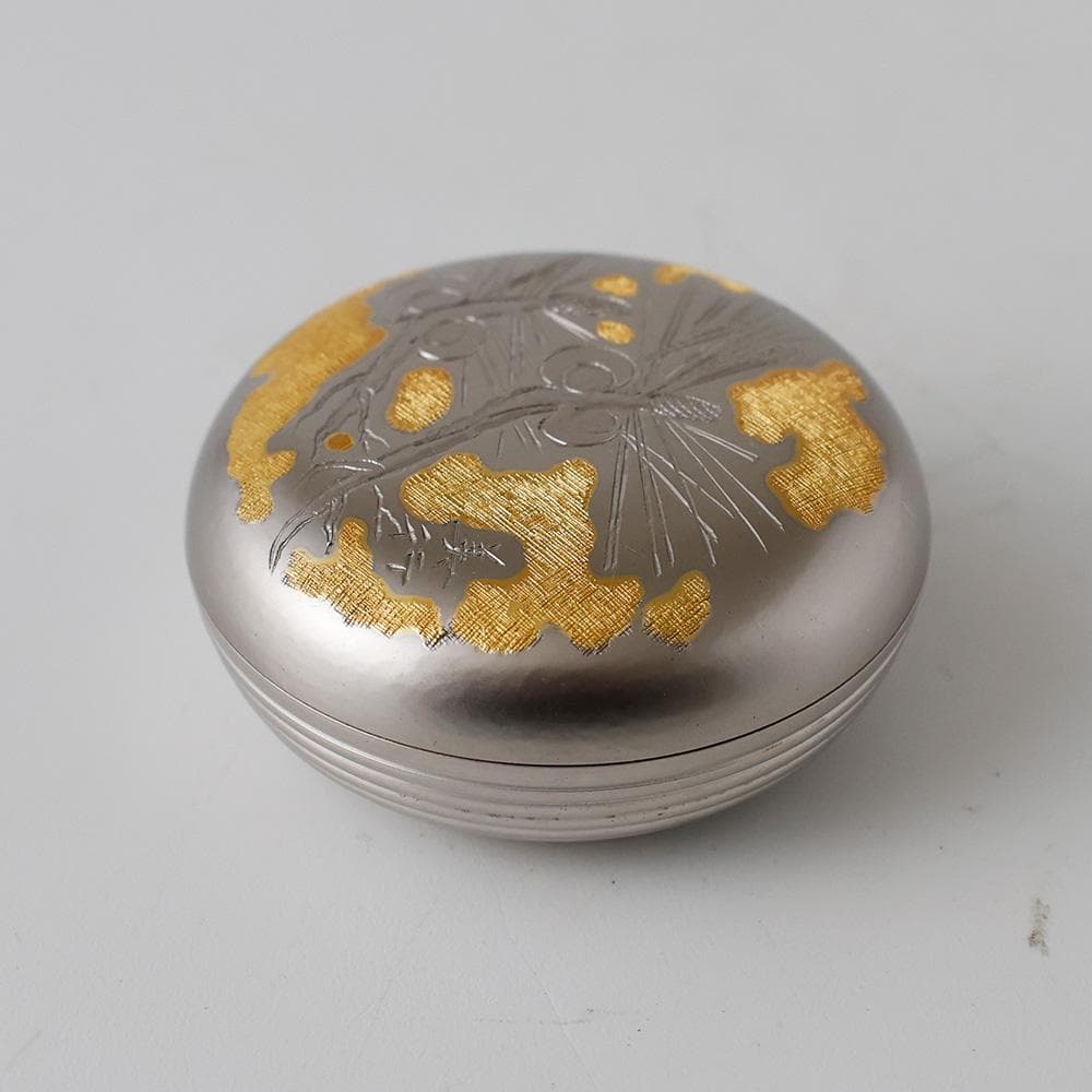 T金工家 帖佐美行 晴若花想 彫金香合 蓋物 共箱 彫刻巨匠 ボンボニエール