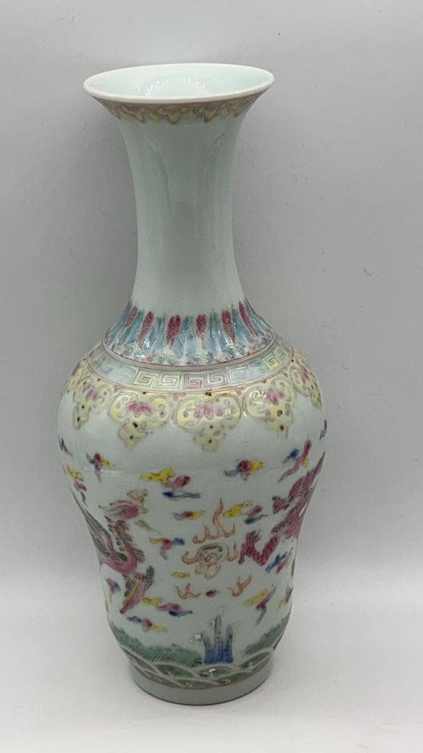 清乾隆時代 【大清乾隆年製】在銘 粉彩吉祥龍鳳文橄欖瓶 景徳鎮(Y-3）