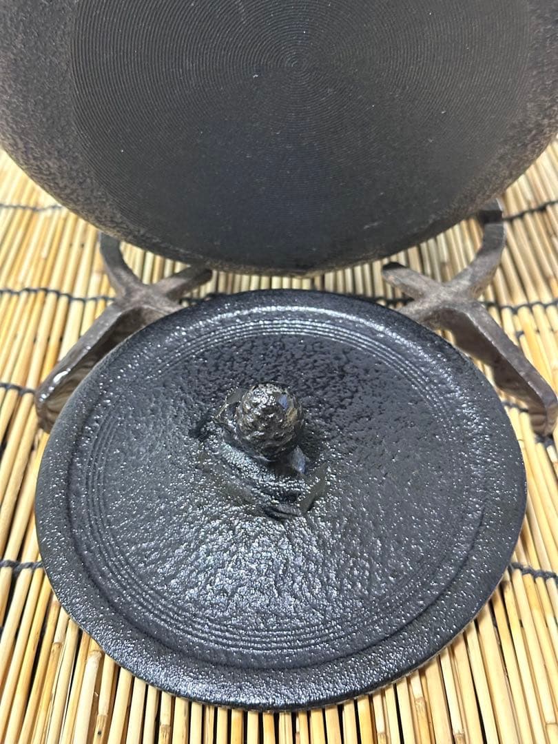 未使用品、付属品付　南部運南堂 鍋元造　松竹梅　２８型　大型鉄瓶　南部鉄瓶