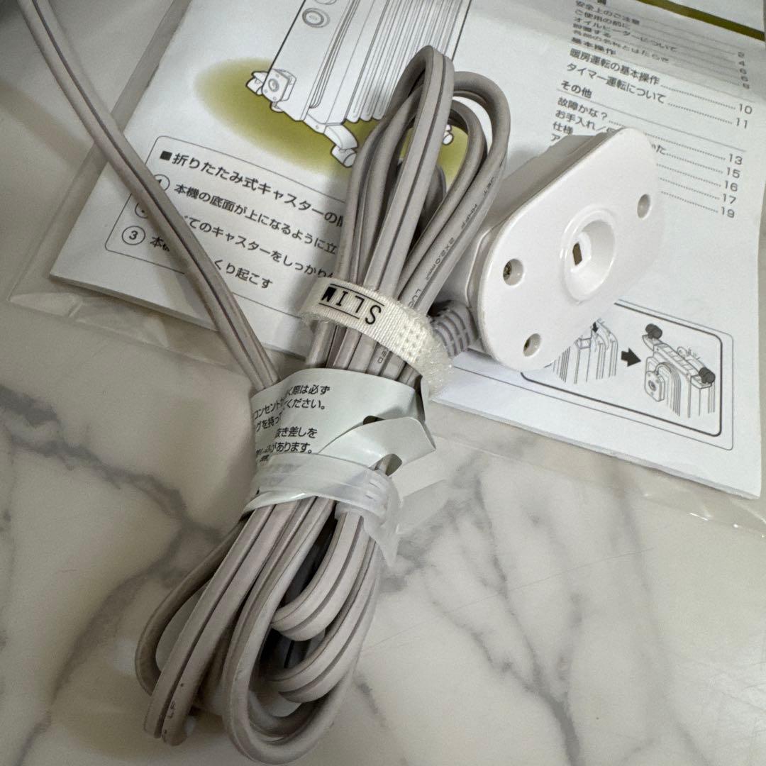 美品 デロンギ 2023年製 オイルヒーター ヴェルティカルド ハイモデル