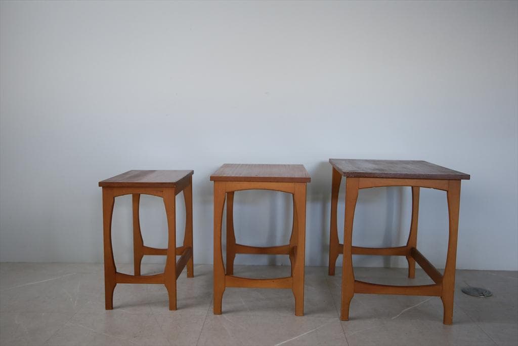 英国アンティーク木製ネストテーブル3台/収納式机/飾り棚/花台(92-57)