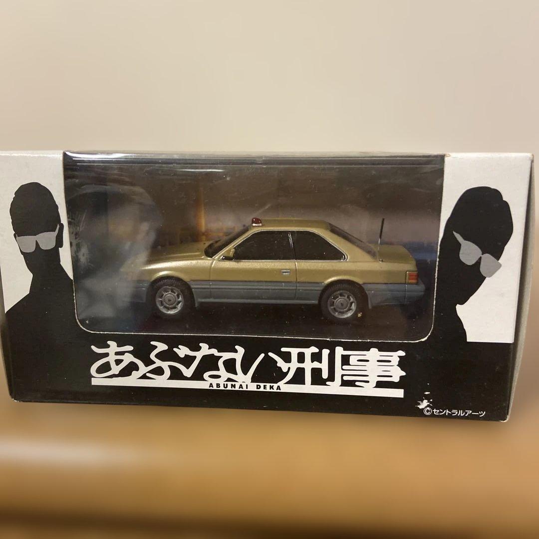 あぶない刑事 ゴールドツートンカラー ミニカー