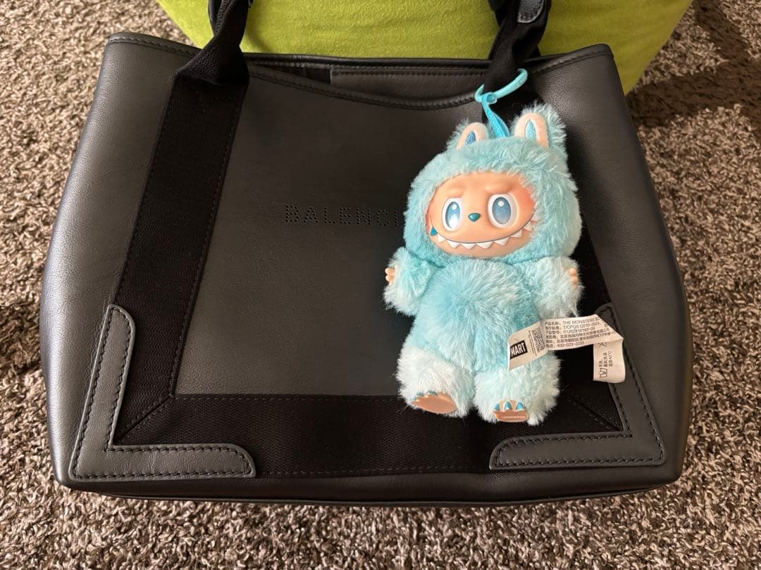 Azu　POPMART LABUBU Big into Energy