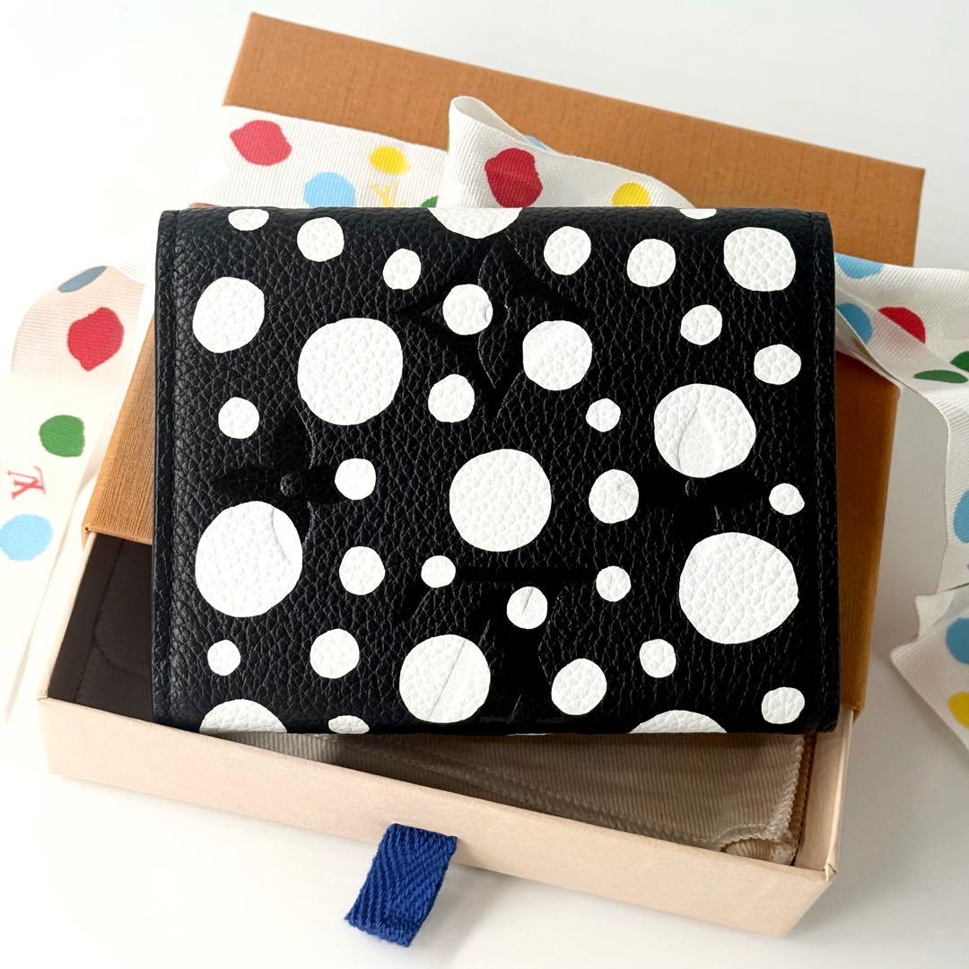 ✨超極美品 激レア✨ルイヴィトン × 草間彌生 ヴィクトリーヌ 三つ折り財布 黒