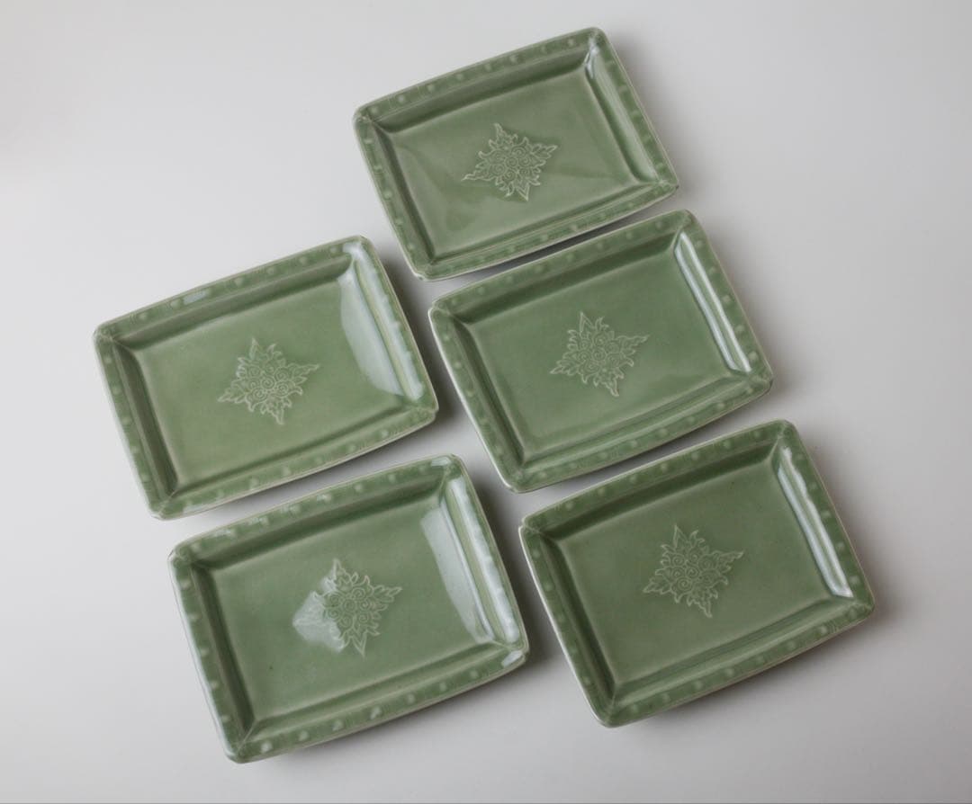 青磁　陽刻唐草　四方皿　菓子器　煎茶器　煎茶道具　白川　懐石料理　5枚