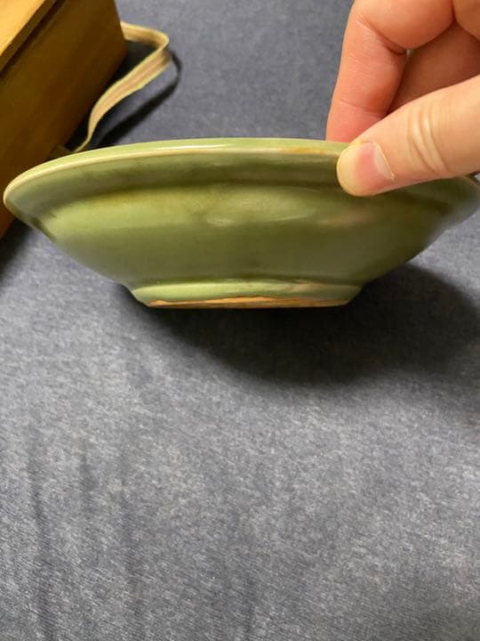 中国古美術品　宋時代　青磁刻花 中皿　22cm 龍泉窯　合箱あり