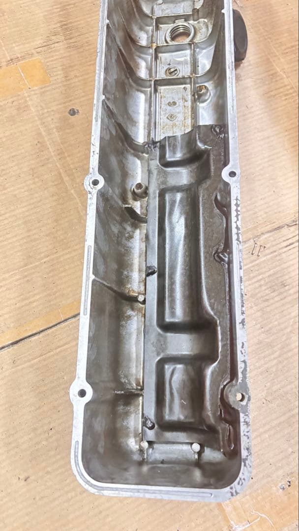 NISSAN L型エンジン　タペットカバー