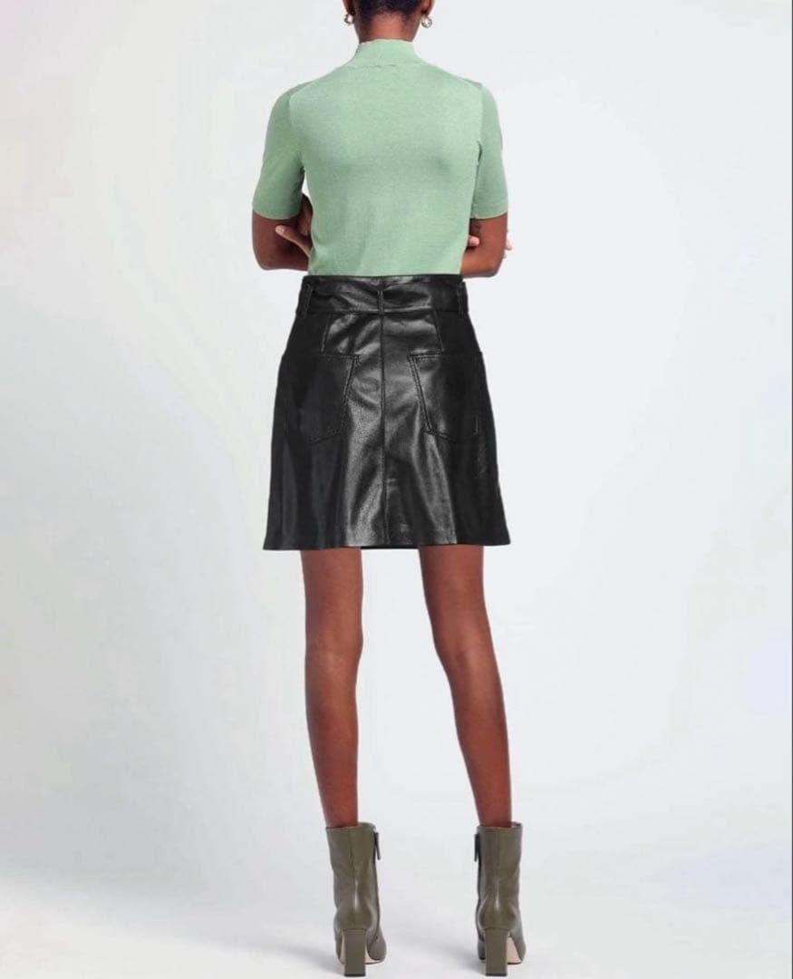 滝沢眞規子さん愛用【現行モデルNANUSHKAベルテッドAラインスカートBK】