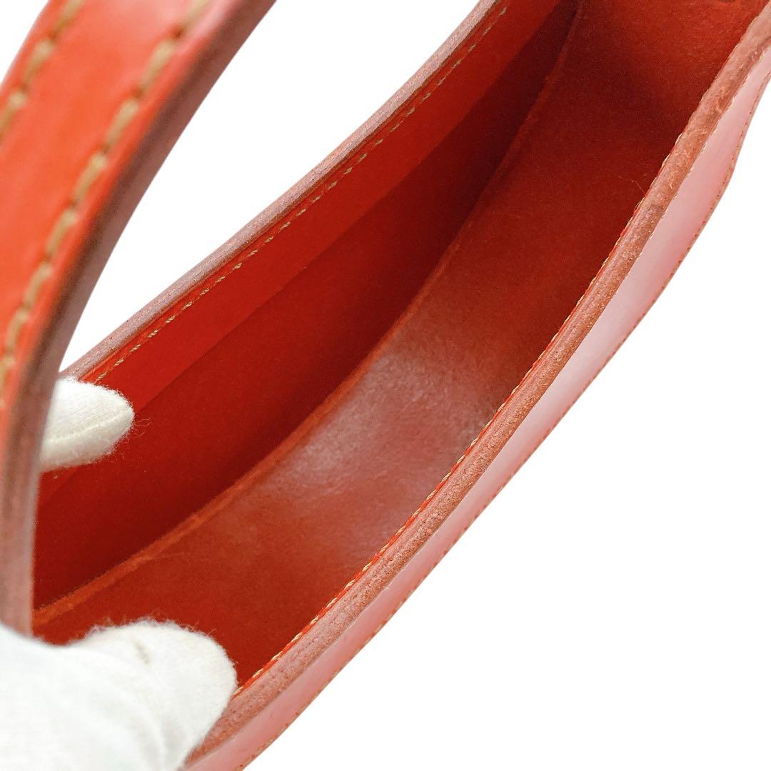 美品✨HERZ ヘルツ　ハンドバッグ　三日月型　オールレザー　レッド　チャーム付