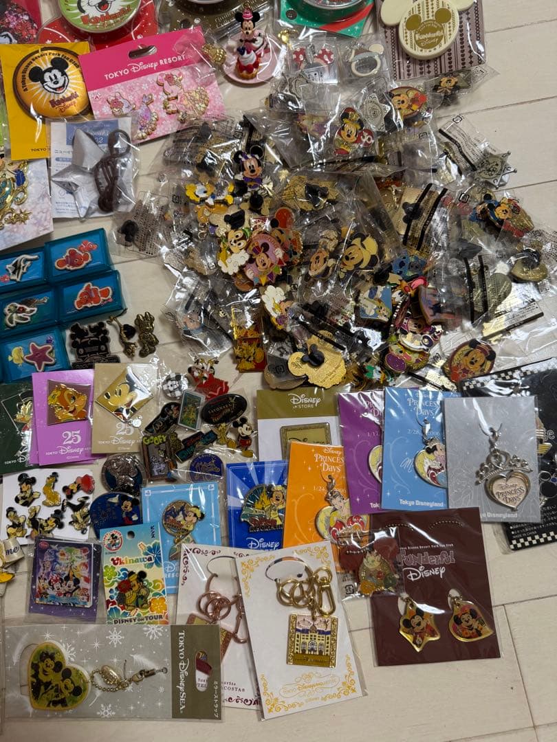 ディズニー ピンバッジ 缶バッジ 他 まとめ売り