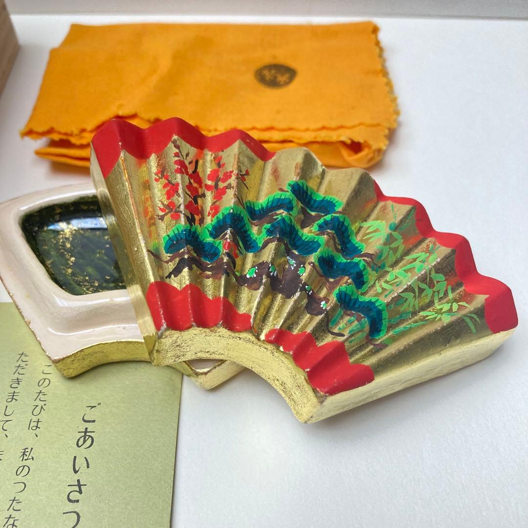 檜垣青子 扇面 松竹梅 香合 金 青子 共箱 栞付 茶道 送料込 晴 美品 楽