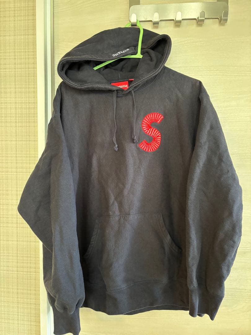 Supreme ネイビーパーカー Sロゴ刺繍
