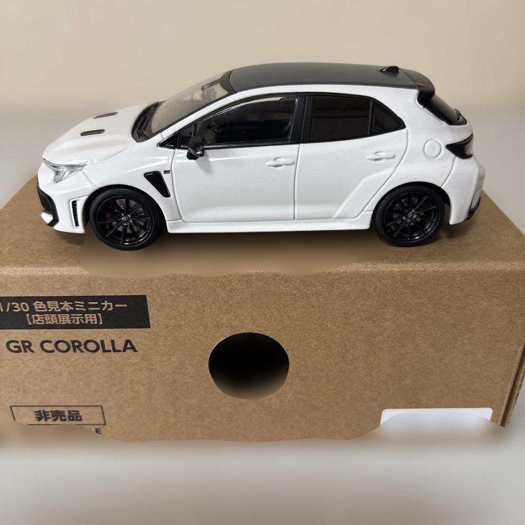 トヨタGRカローラ　後期型　1/30スケール 色スーパーホワイトⅡ（040）
