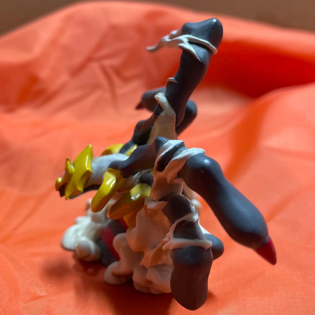 ギラティナ　フィギュア