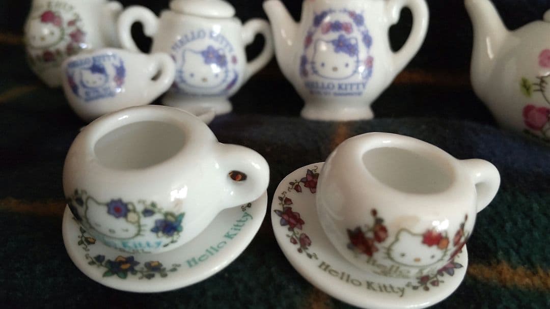 チャーミーキティ　ばらのティーセット　ミニチュア食器　ハローキティ サンリオ
