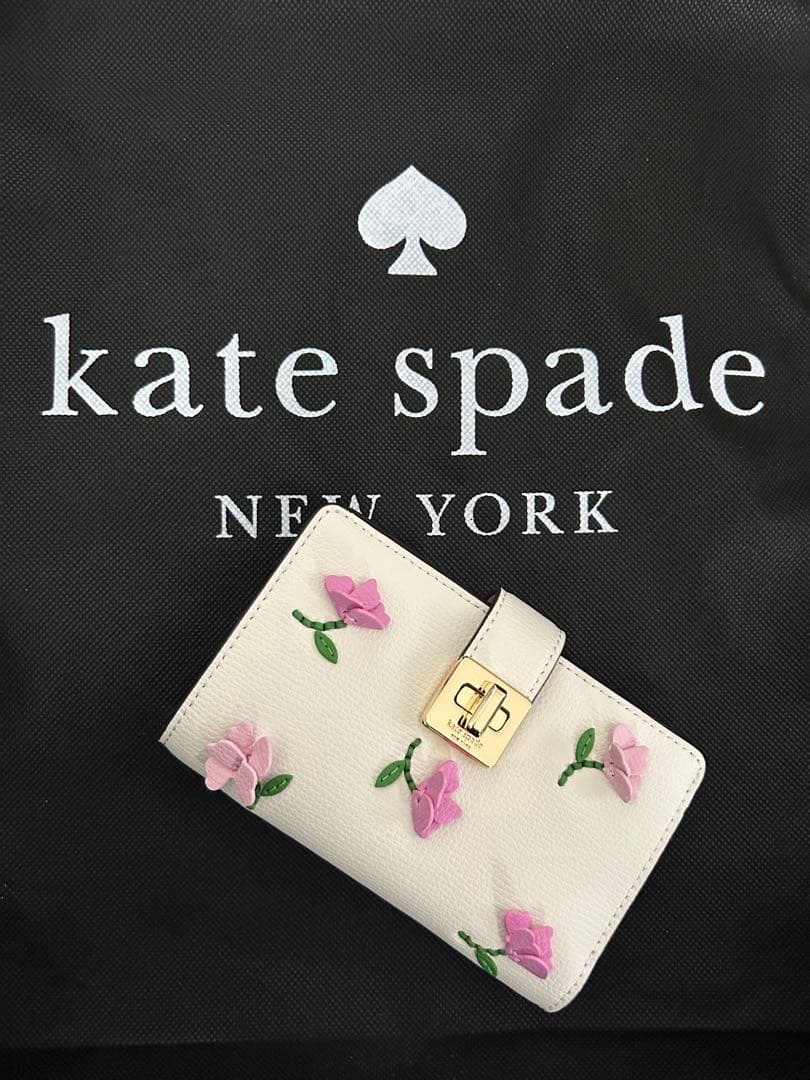 新品 ケイトスペード kate spade 花柄 二つ折り財布