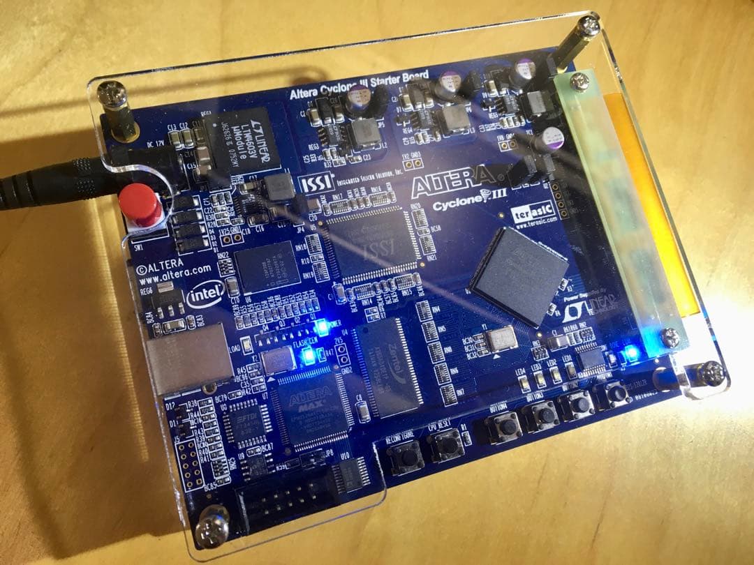 Altera Cyclone II と III FPGA 開発ボードセット
